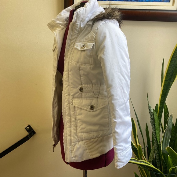 Dollhouse White Faux Fur Hood Belted Puffer Coat. Small. - Picture 3 of 13